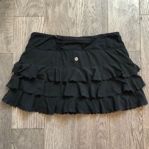 Lululemon Skirt ~ Black Ruffled ~ Size 6 ~ RARE!!🖤